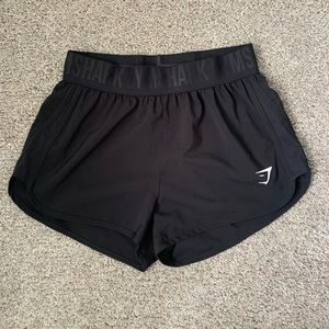 Gymshark Training Loose Fit Shorts-black. Size S